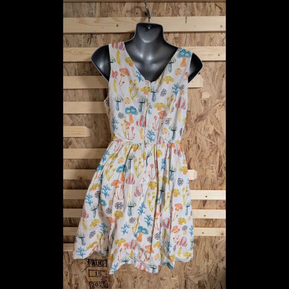 Mushroom Pocket Dress Fully lined Med - Picture 5 of 6